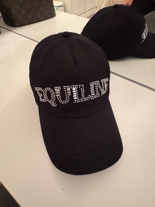 Bild av Svart keps med bling från Equiline