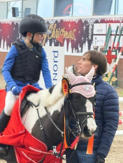 Inlägg 6 av Irländsk Sporthäst med titeln Annabel vinner GP i Balticfinalen på Minnie