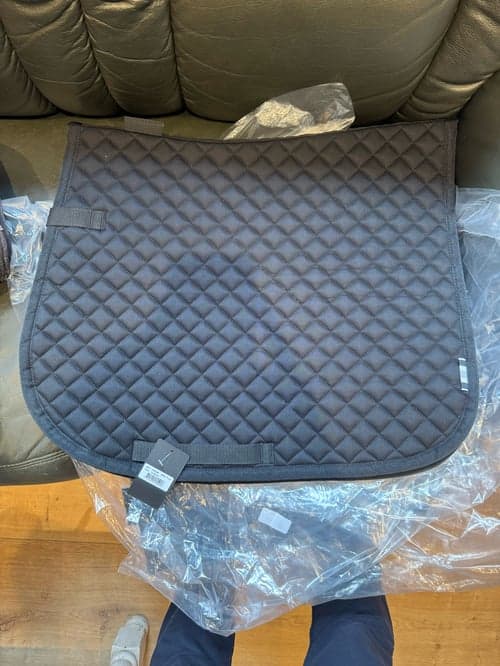 Bild av Två svarta schabrak Stl ponny