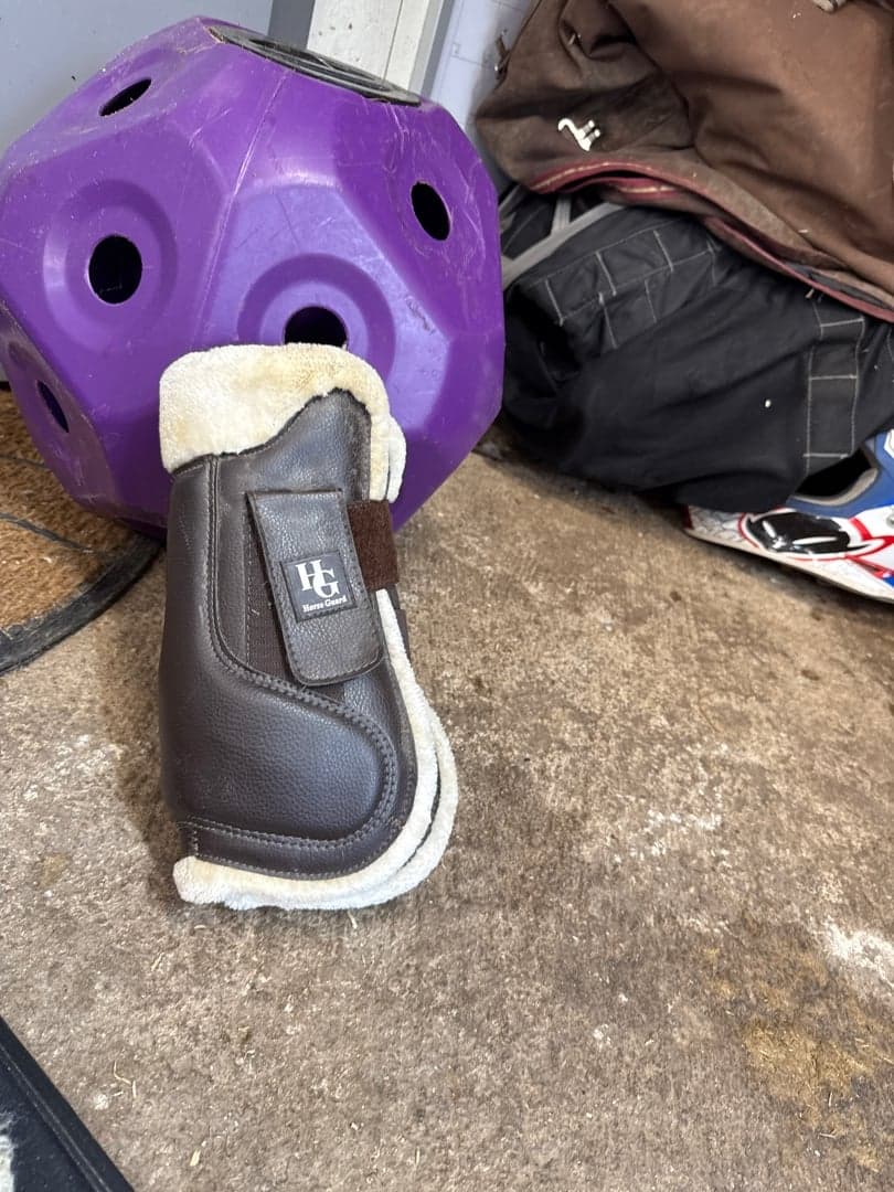 Bild 1 av Bruna benskydd från HG