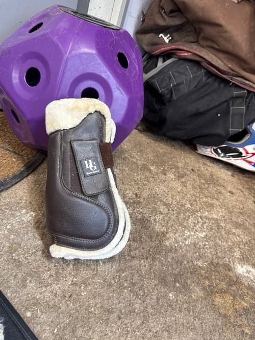 Bild av Bruna benskydd från HG