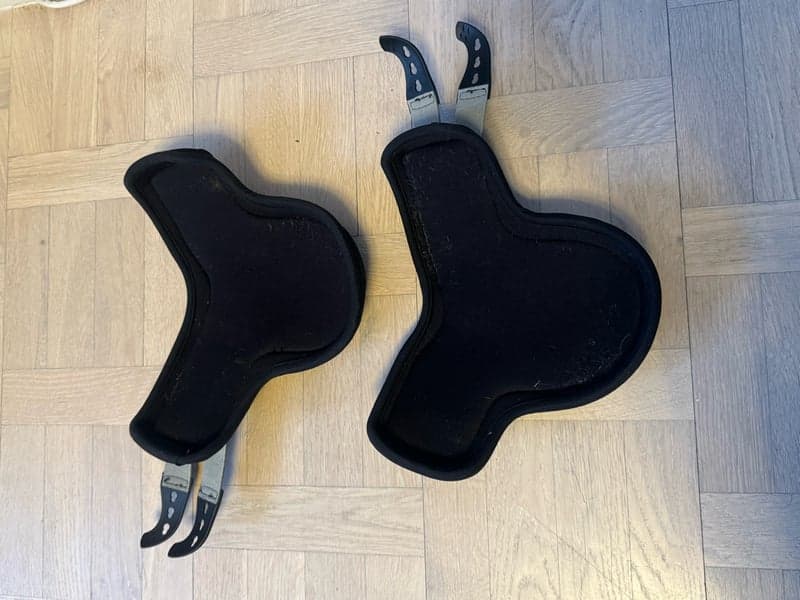 Bild 2 av Svarta bakbenskydd från Veredus