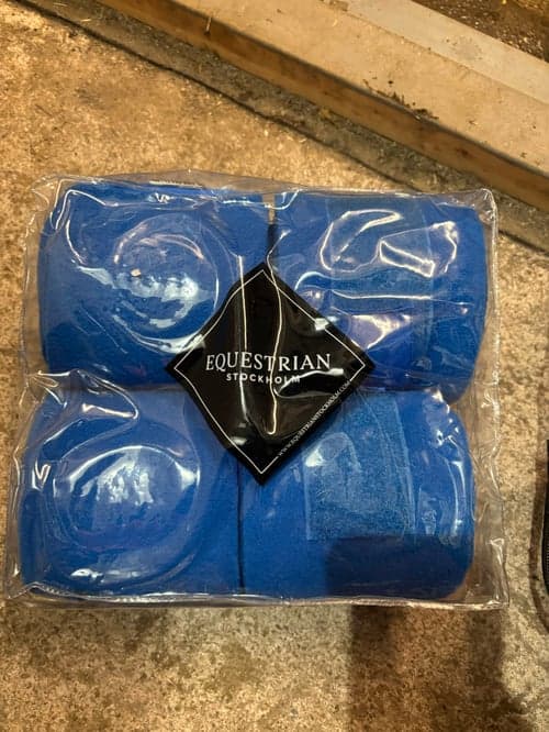 Bild av Blå stallbandage från Equestrian Stockholm