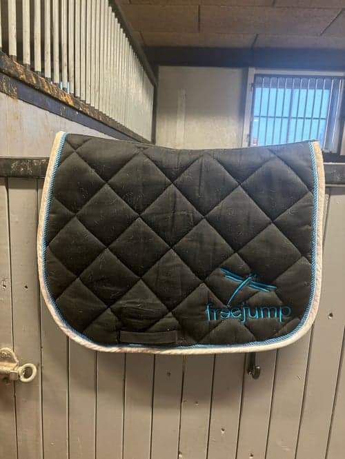 Bild av Svart schabrak från freejump