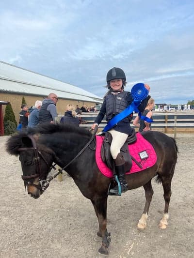 Inlägg 103 av Hoppning med titeln Annabel och Cookies första felfria Lätt C ⭐️