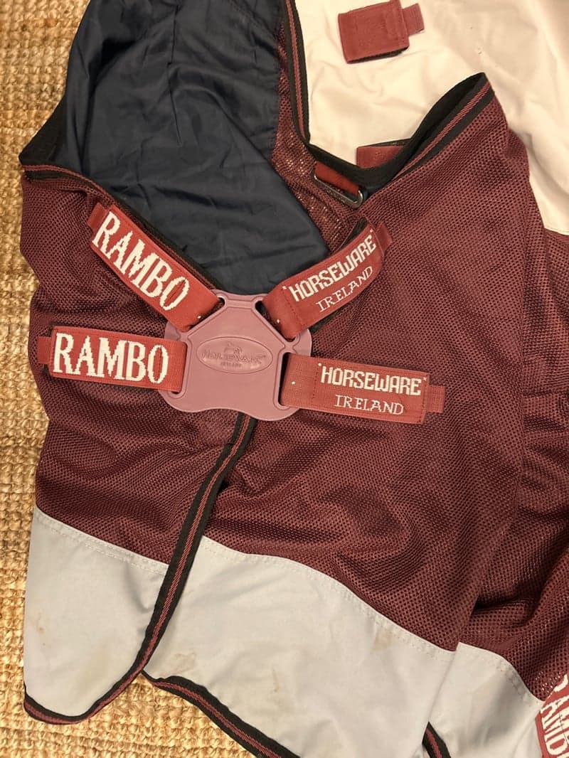 Image 4 of Burgundy täcke från Horseware Rambo