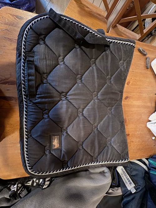 Bild av Svart schabrak från Equestrian Stockholm