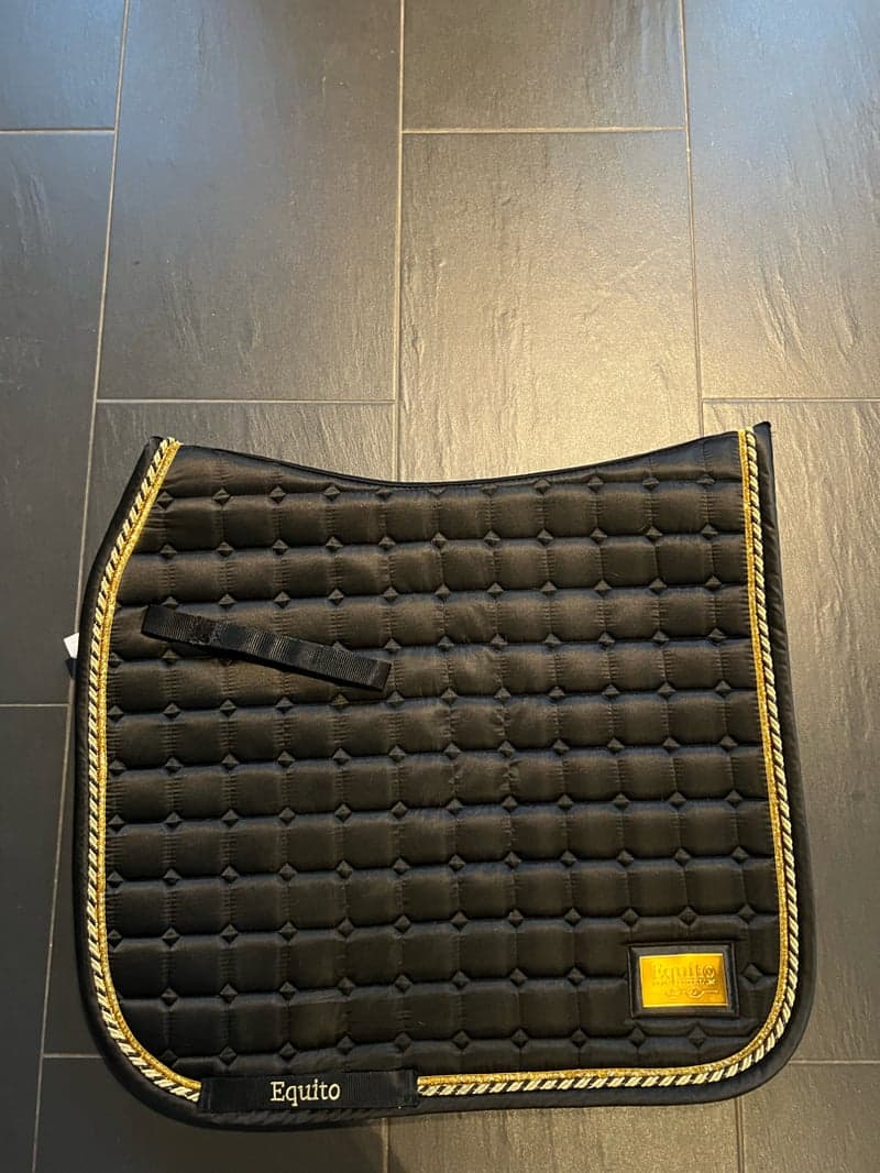 Bild 3 av Svart schabrak med guld från Equito