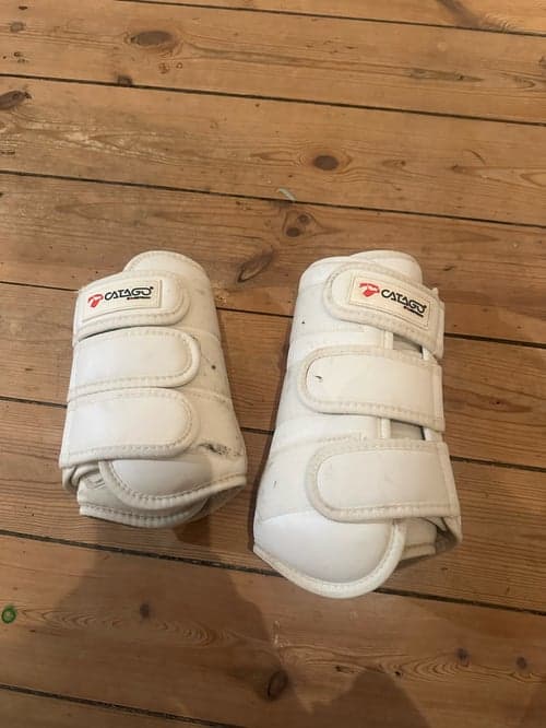 Bild av Vita benskydd från Catago