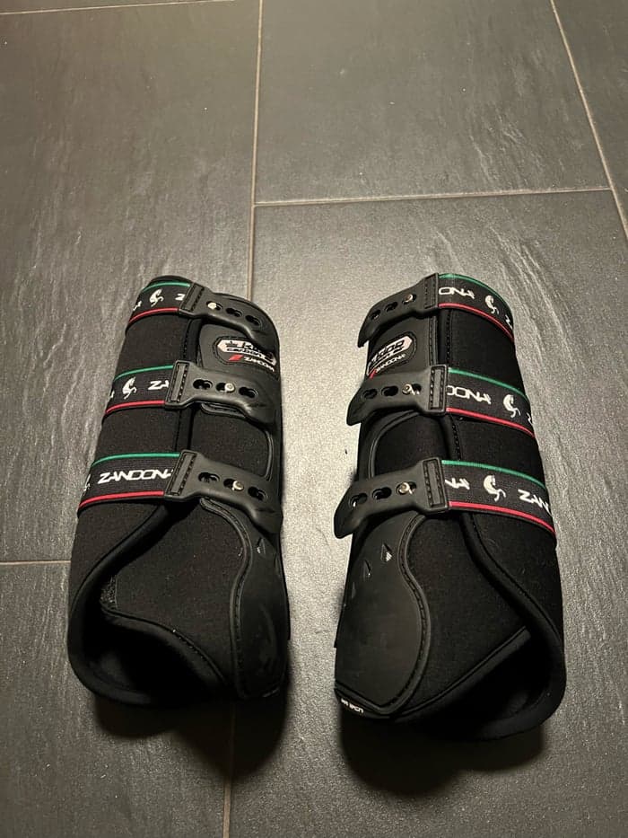 Media 1 av Svarta benskydd från Zandona