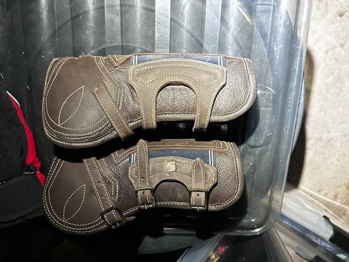 Media 1 av Bruna skydd för benen