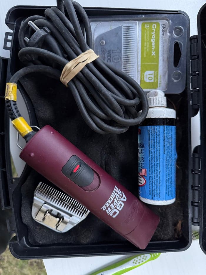 Media 1 of Röd tyst klippmaskin från Andis