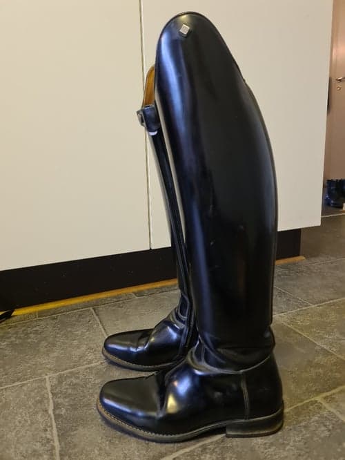 Bild av Svarta ridstövlar, De Niro