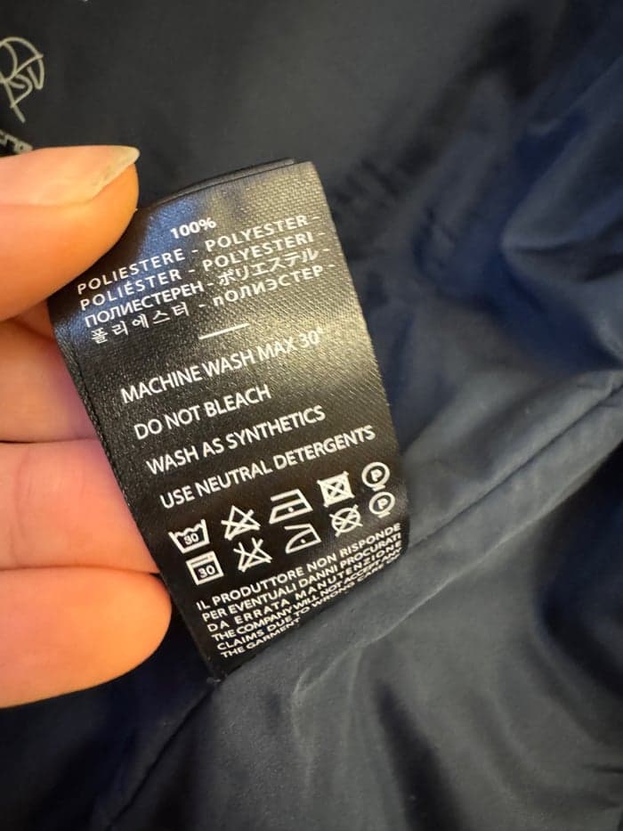 Media 3 of Mörkrosa jacka från Equline