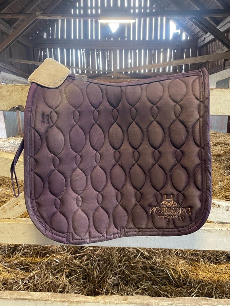 Bild 4 av Mörklila schabrak från Eskadron