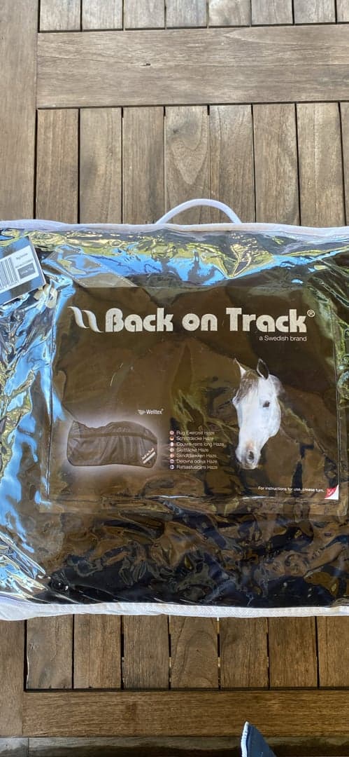 Bild 1 av Svart skritttäcke från Back on Track 