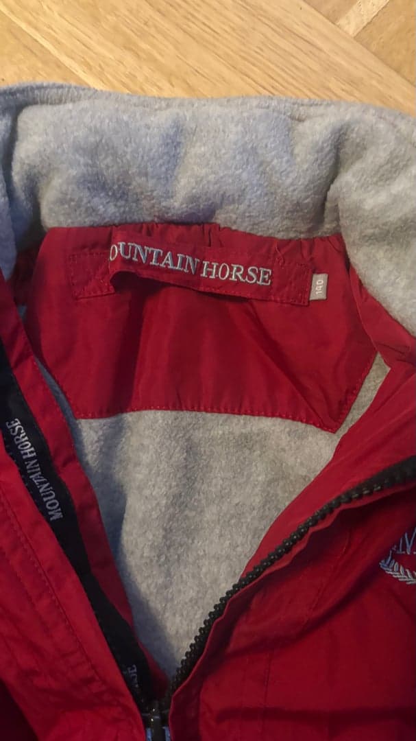 Bild 3 av Röd jacka