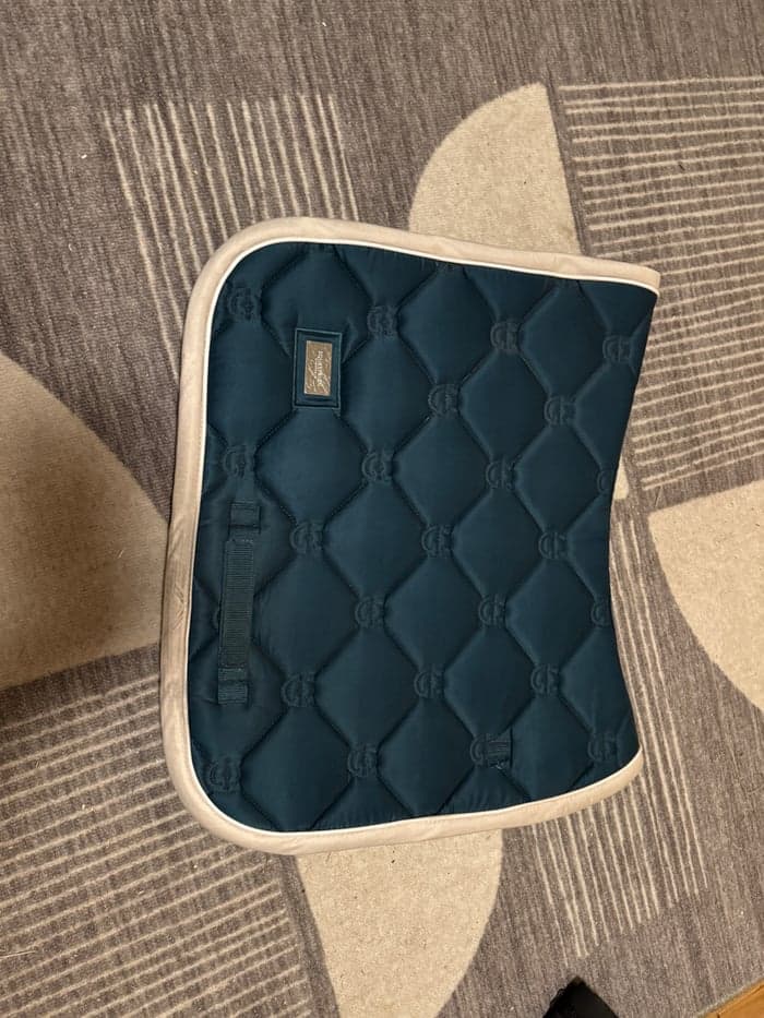 Media 1 av Turkost schabrak från Equestrian Stockholm