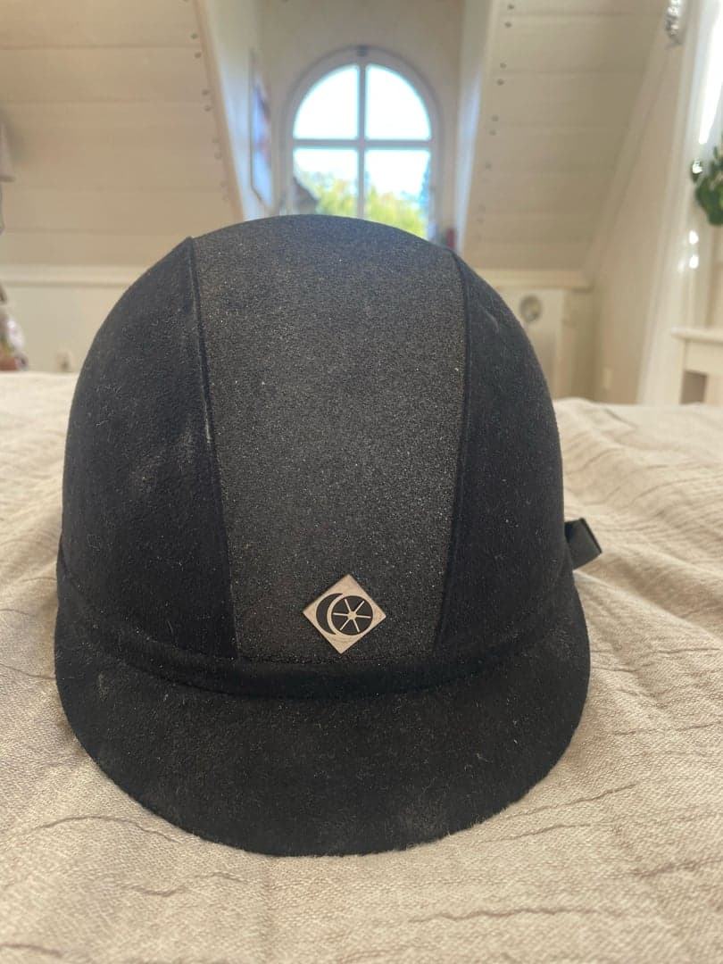 Image 1 of Charles Owen hjälm 