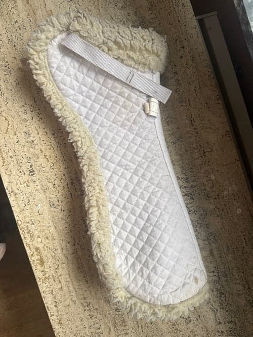 Image of Vitt fårull padd