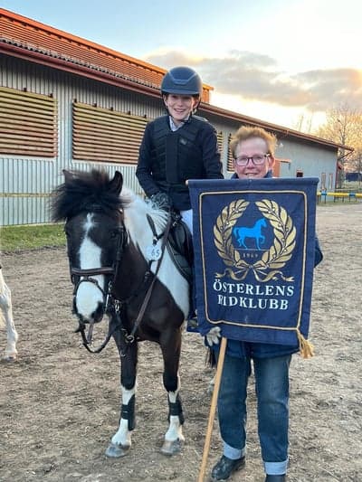 Inlägg 120 av Hoppning med titeln Vinst i Elitlaget omgång 1 för Minnie och Adam ⭐️