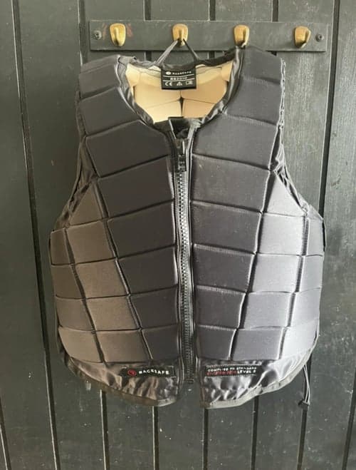 Image of Svart säkerhetsväst från Racesafe