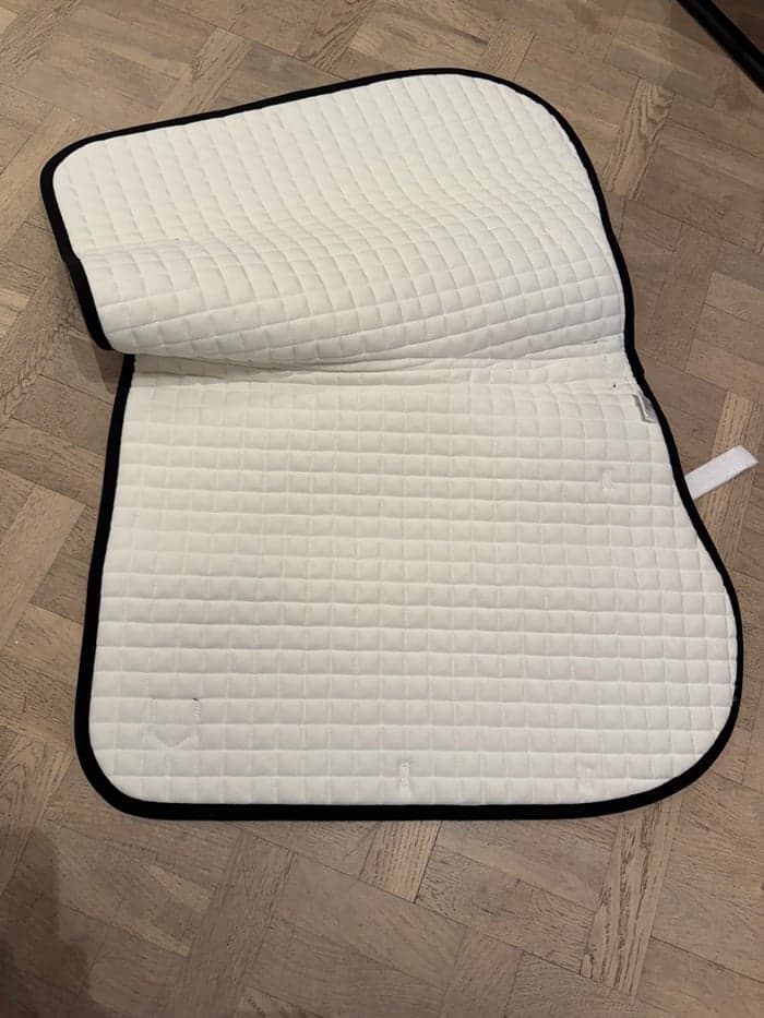 Media 5 of Vitt hoppschabrak från Maya Dolorez 