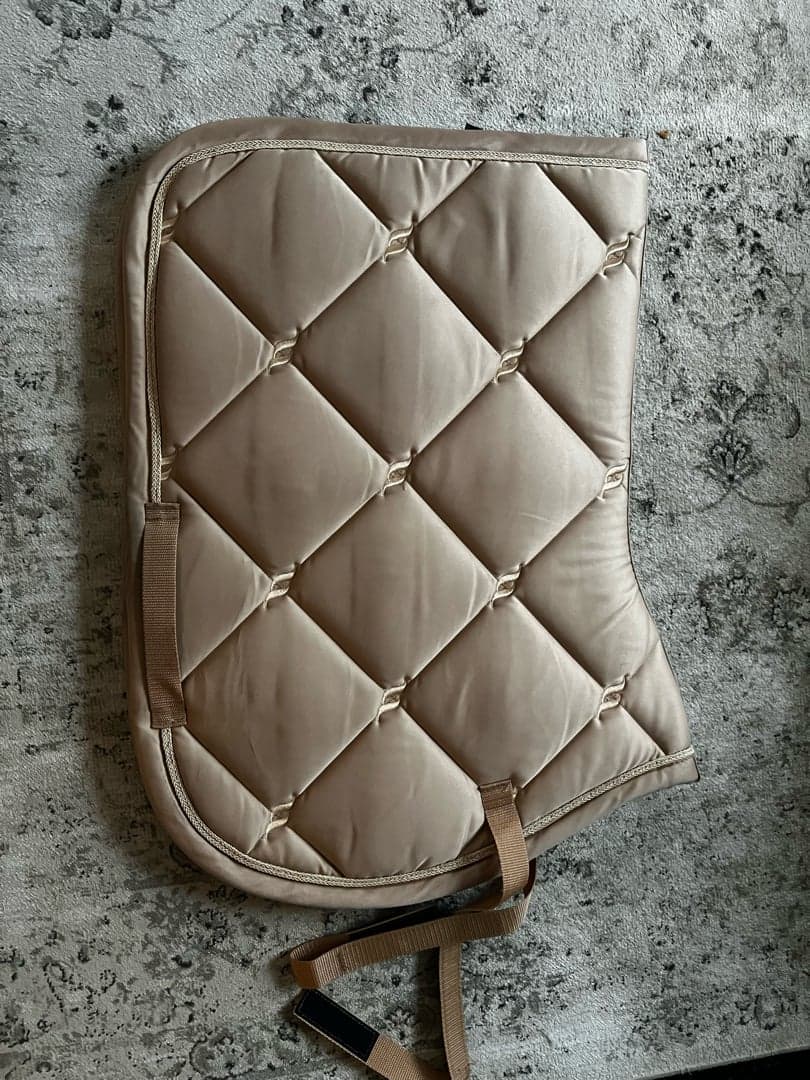 Image 1 of Beige/Guld schabrak