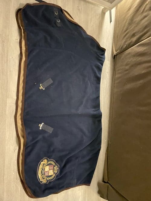 Bild av Mörkblått stalltäcke från JH Collection