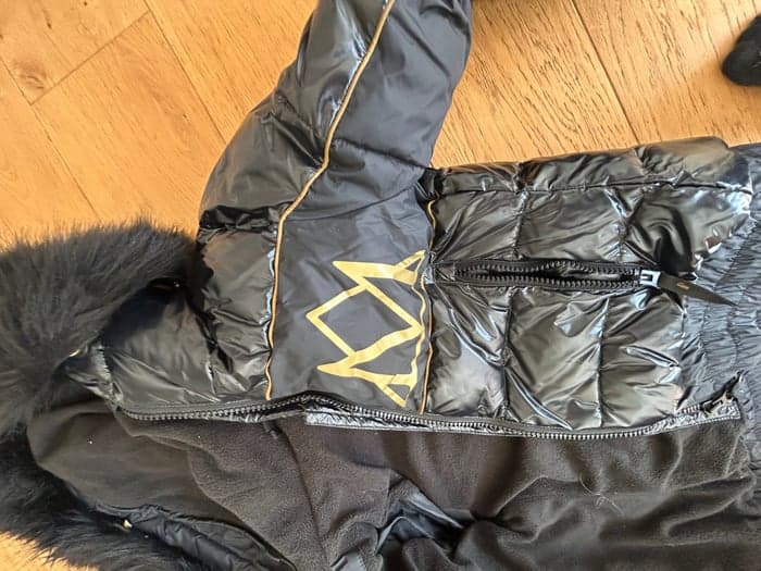 Media 7 of Svart jacka