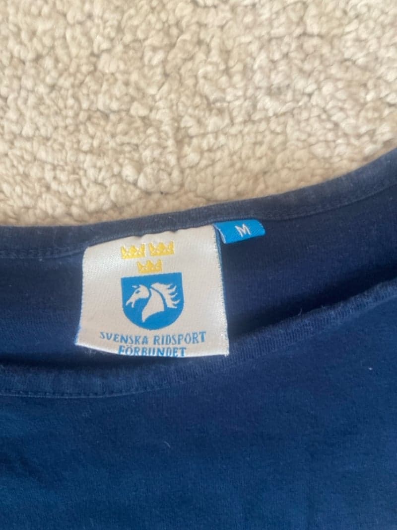 Image 2 of Mörkblå t-shirt