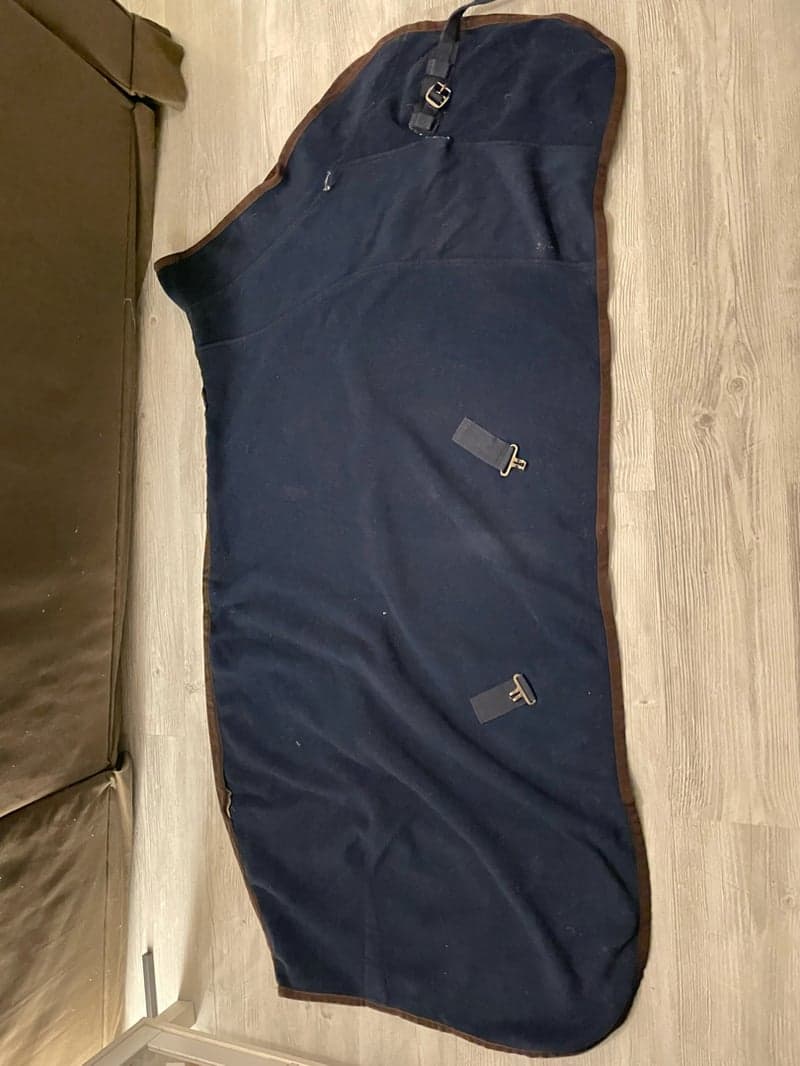 Bild 2 av Mörkblått stalltäcke från JH Collection