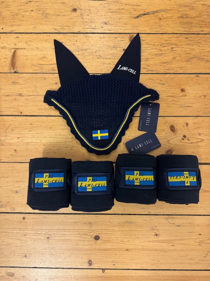 Media 1 av Mörkblått set med huva & lindor - sverigeflagga