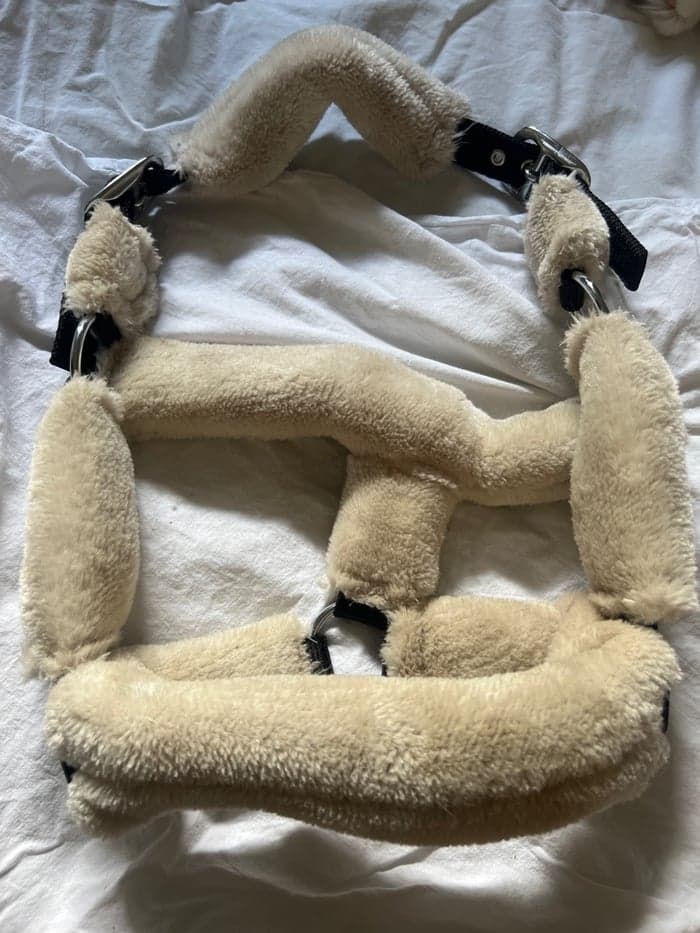 Media 1 av Beige Fluffig grimma