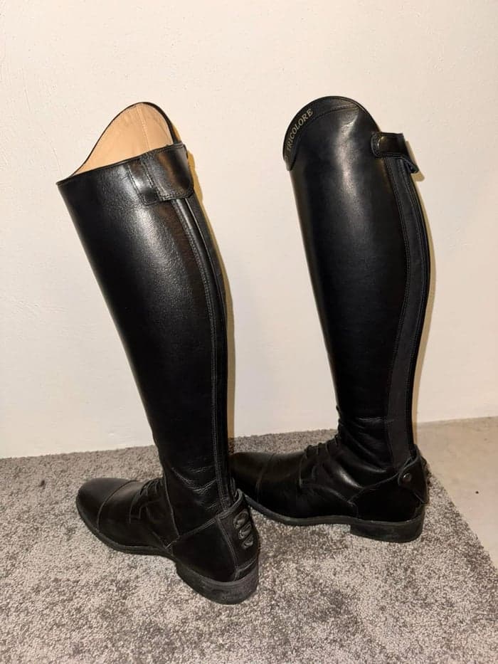 Media 3 av Svarta tricolores ridstövlar storlek 39