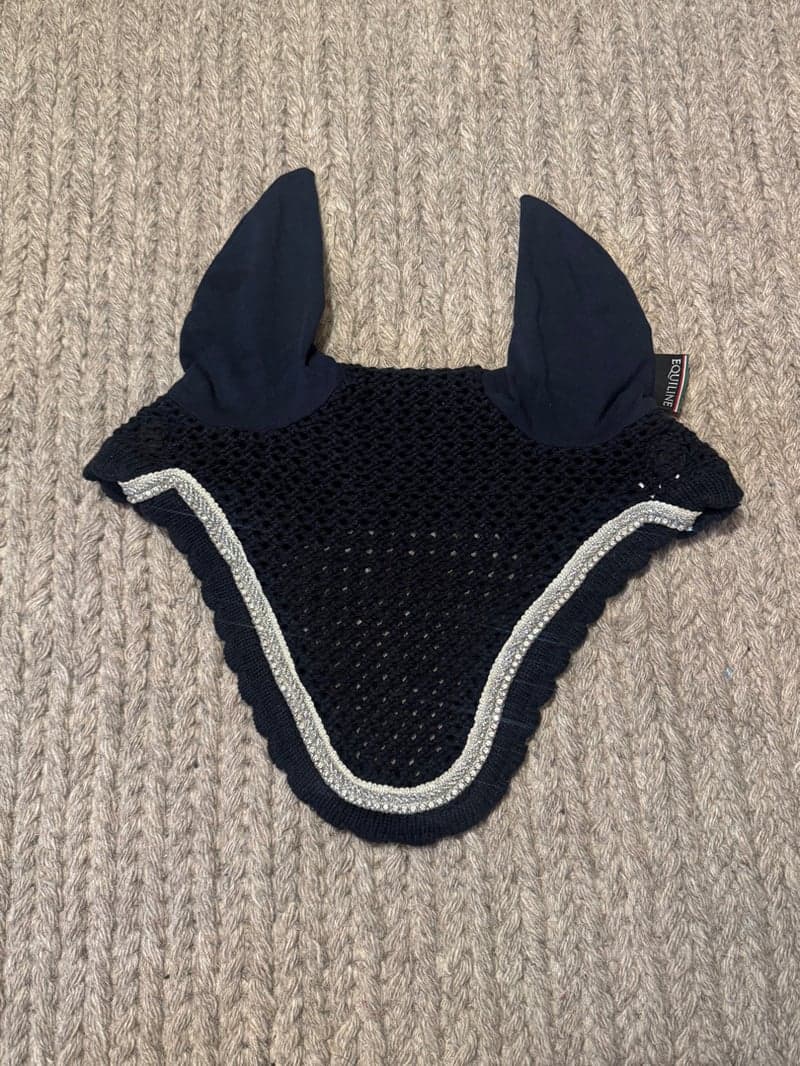 Image 4 of Mörkblå huva från Equiline med strass