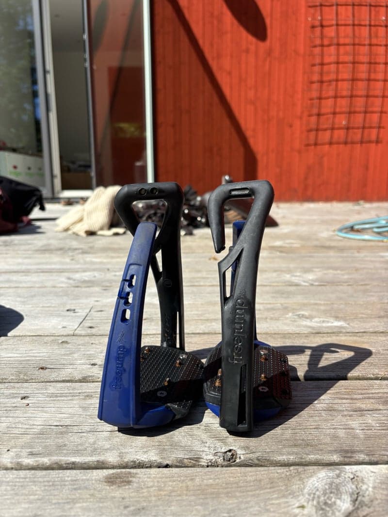 Bild 2 av Blå soft up Freejump stigbyglar 💙