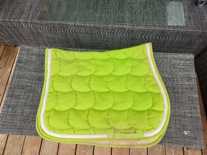 Media 1 av Green saddle pad