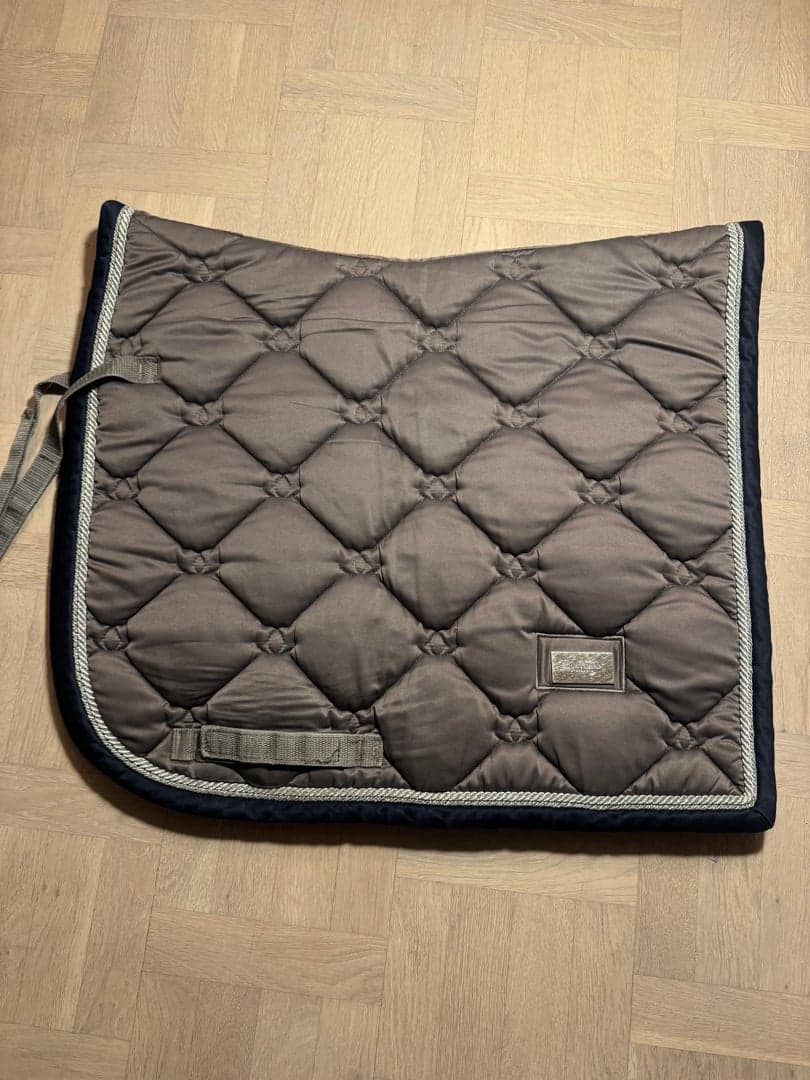 Image 1 of Grått dressyrshabrak från Equestrian Stockholm 