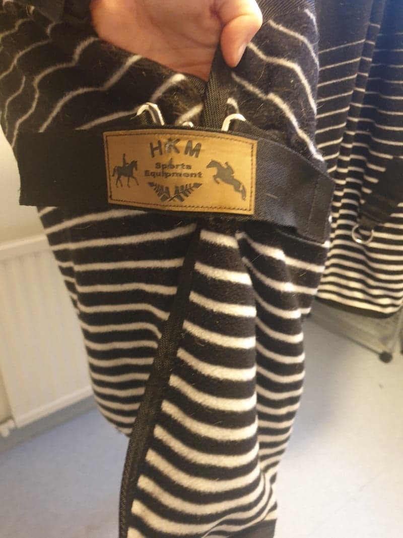 Bild 3 av Black and white rug