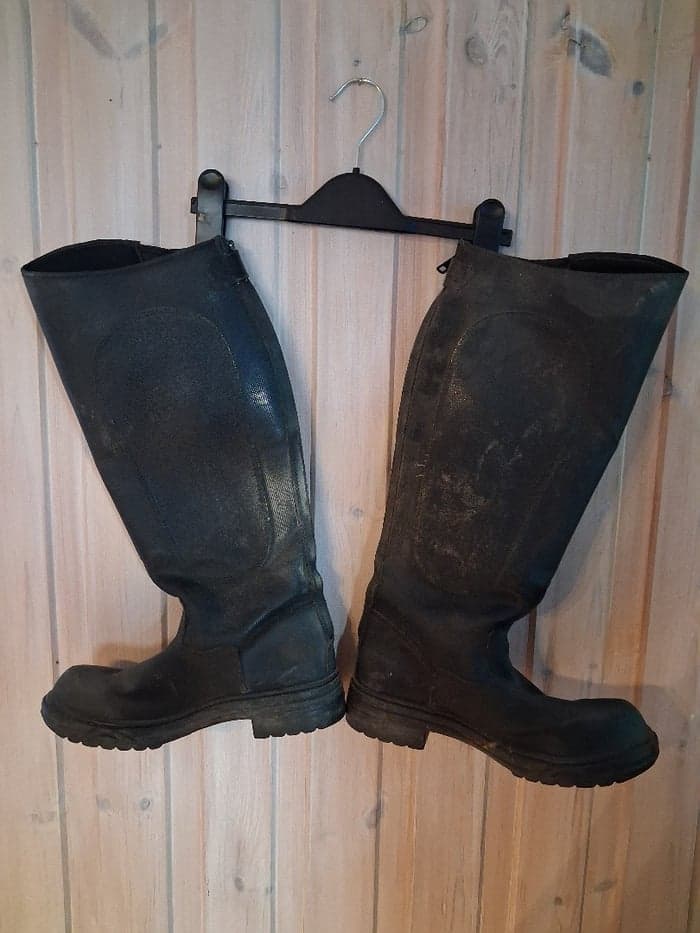 Media 2 of Svarta fodrade ridstövlar