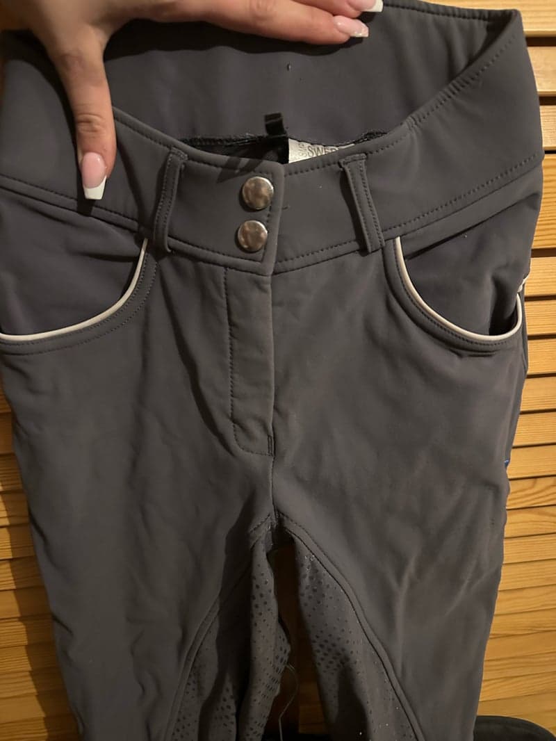 Bild 3 av Equiline T-shirt, ridbyxor, blandat av andra märken☺️