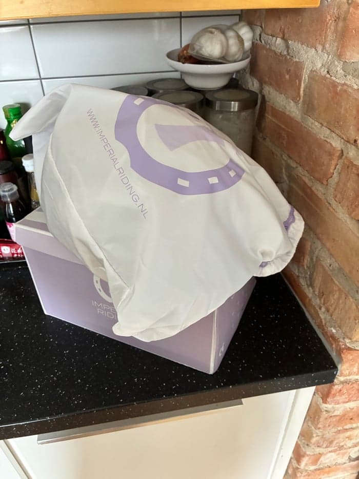 Media 7 av Ny Svart hjälm från Imperial Riding