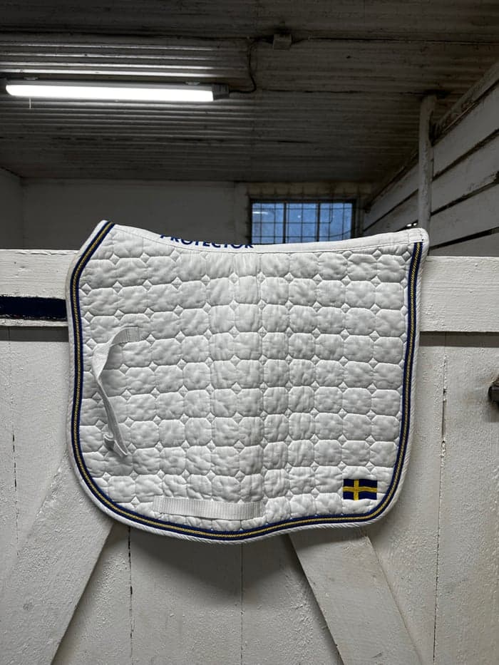 Media 1 av Vitt schabrak