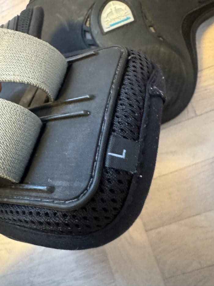 Media 4 av Svarta bakbenskydd från Veredus