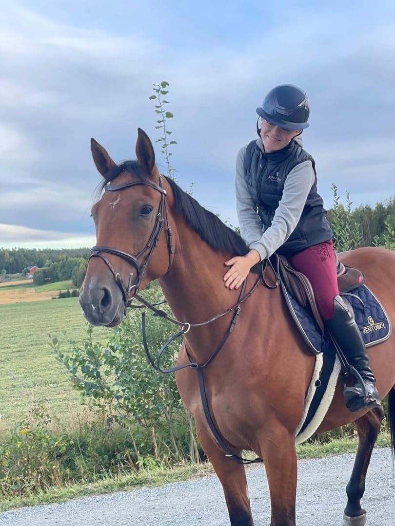 Image 1 of Qarline Van Quadross