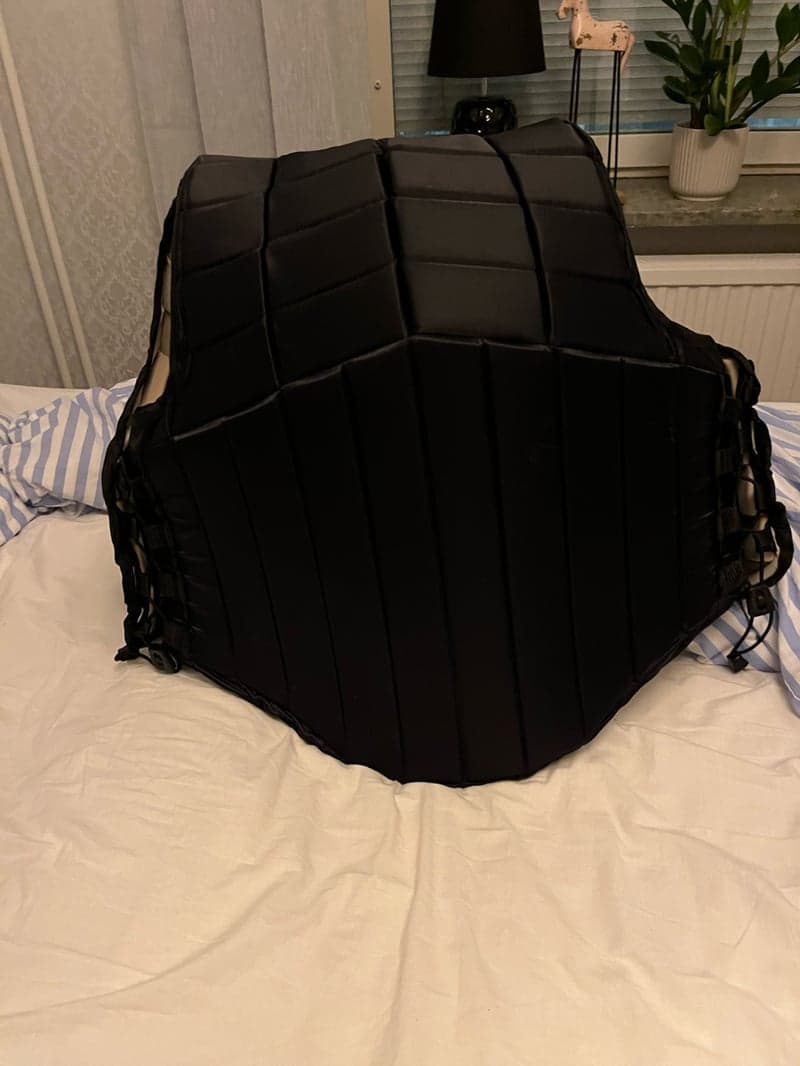 Bild 3 av Svart skyddsväst från Racesafe