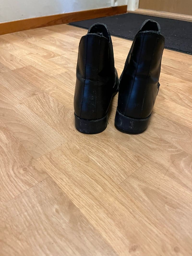 Bild 3 av Svarta ridstövlar