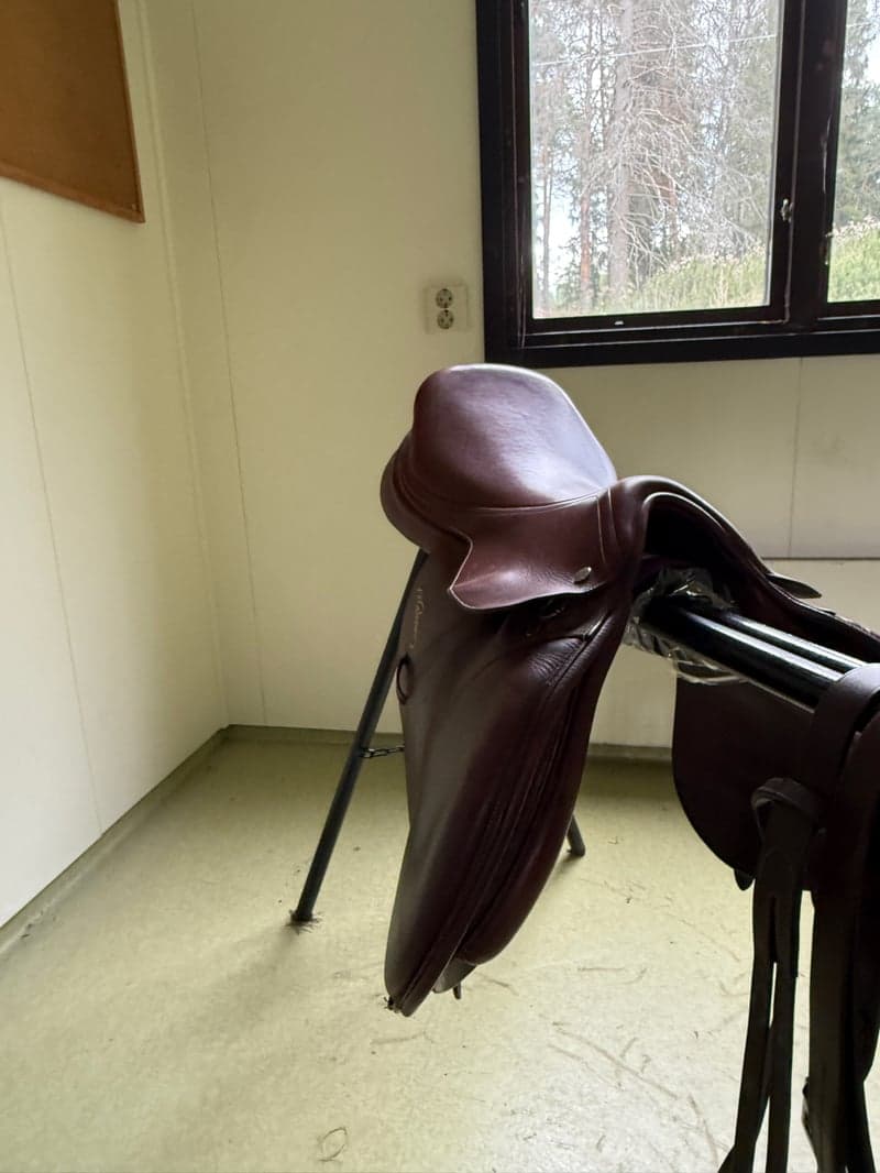 Bild 2 av Brun sadel från Pessoa 17tum