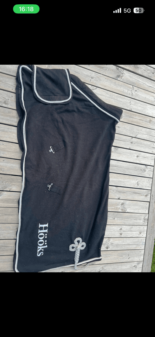 Media 1 av Svart fleecetäcke från Hööks